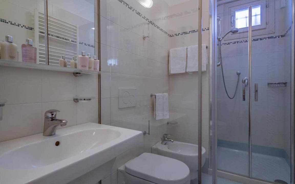 Photo of Bathroom in Dorsoduro