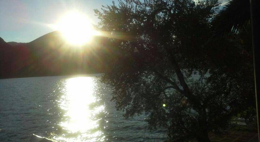 Photo of Others in Marone