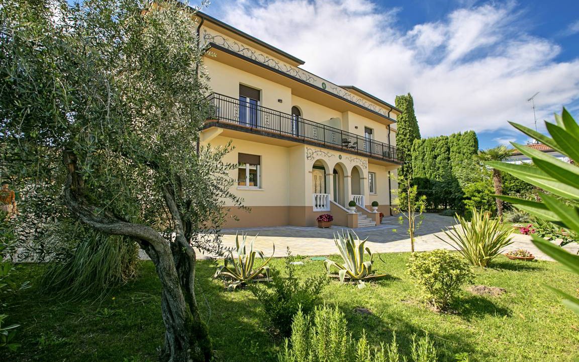Photo of Buildings in Desenzano del Garda