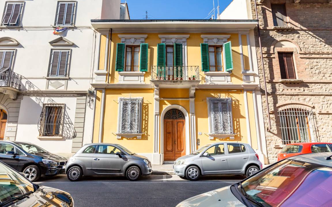 Photo of Buildings in Le Cure