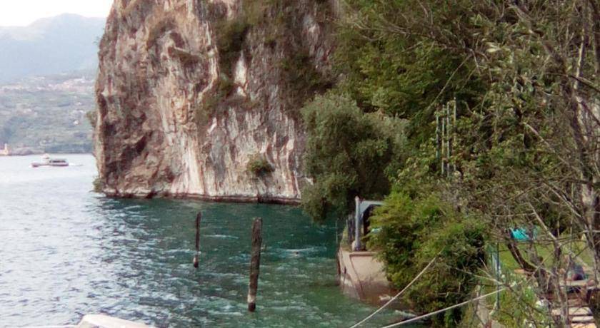 Photo of Others in Marone