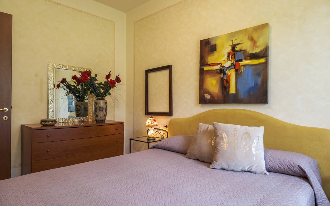 Photo of Bedroom in Sale Marasino
