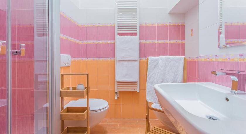 Photo of Bathroom in Tache