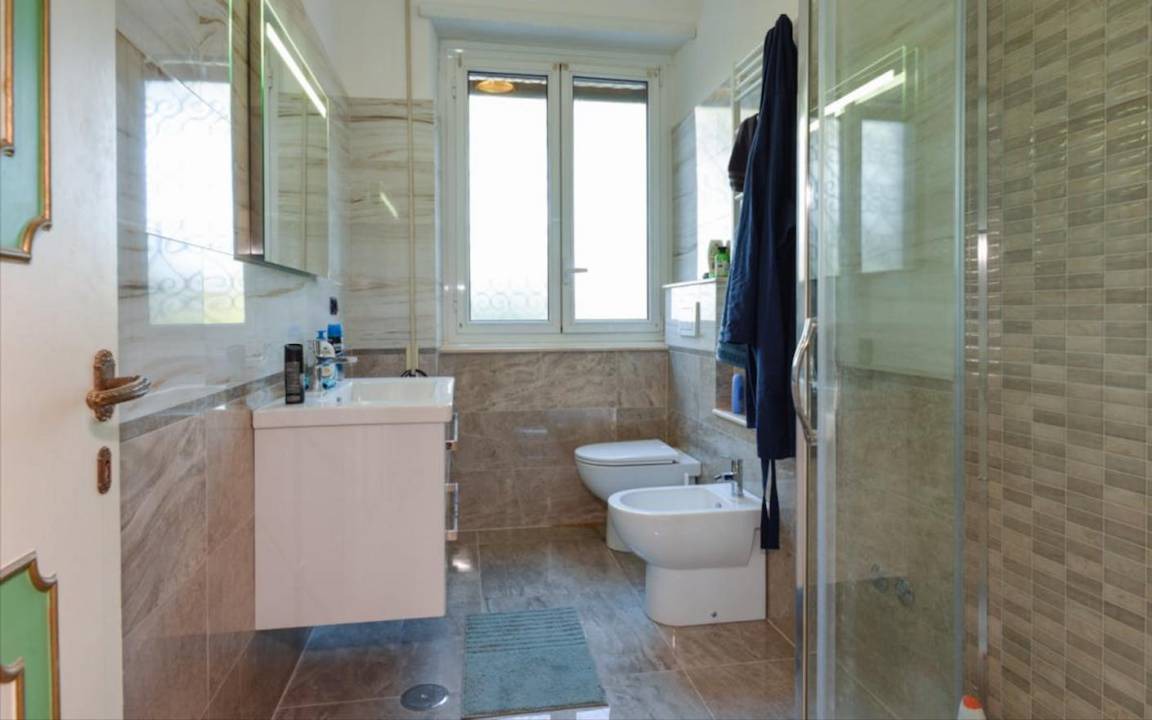 Photo of Bathroom in EUR