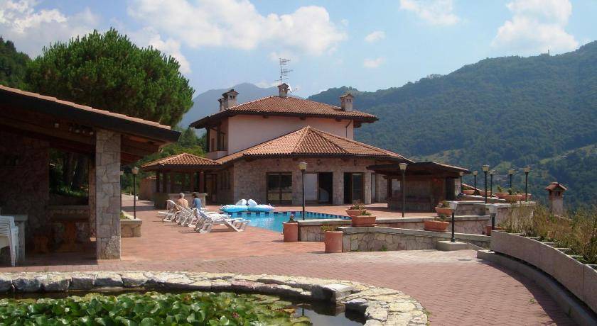 Photo of Others in Bracca
