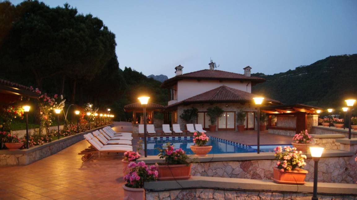 Photo of Others in Bracca