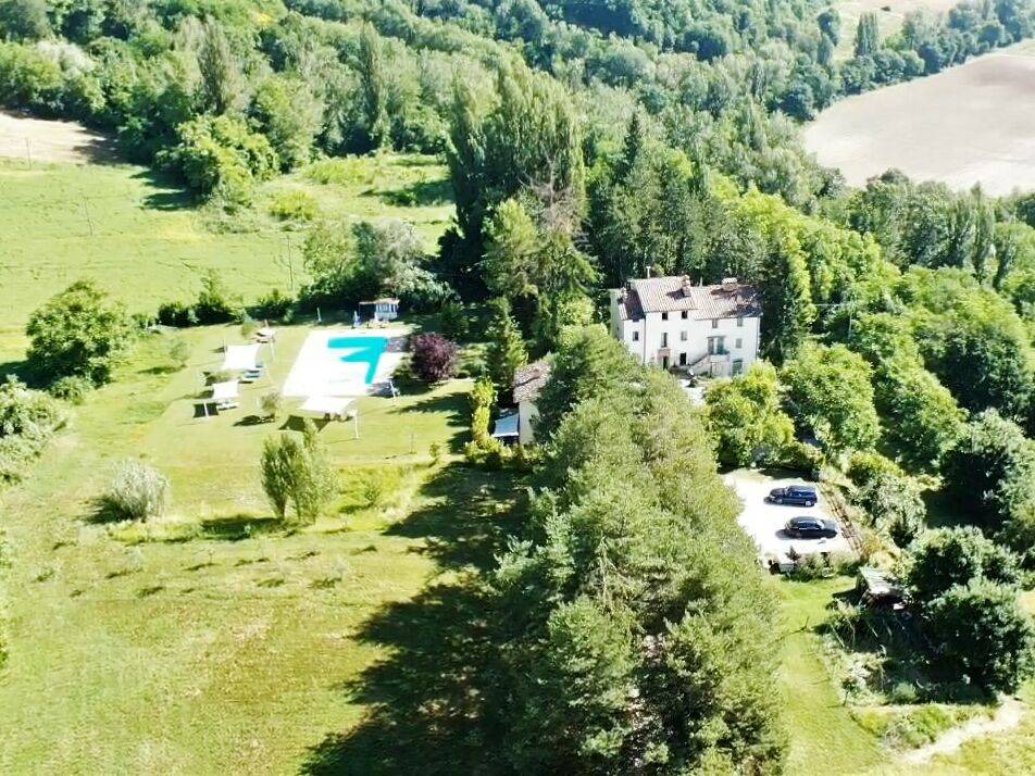 Photo of Others in Montone