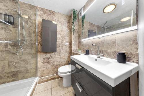 Photo of Bathroom in Island Gardens
