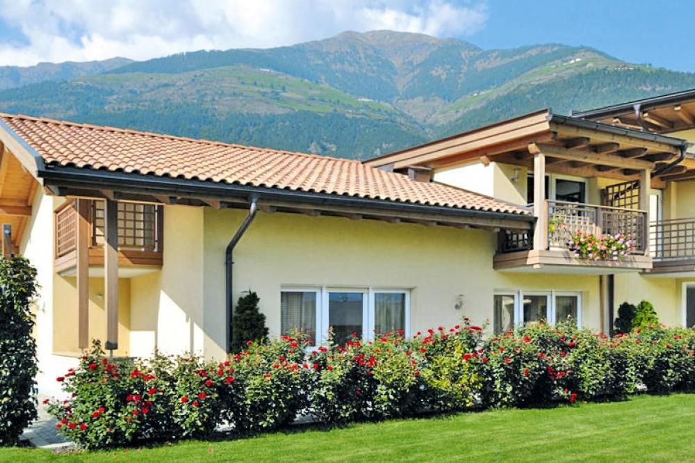 Photo of Buildings in Silandro