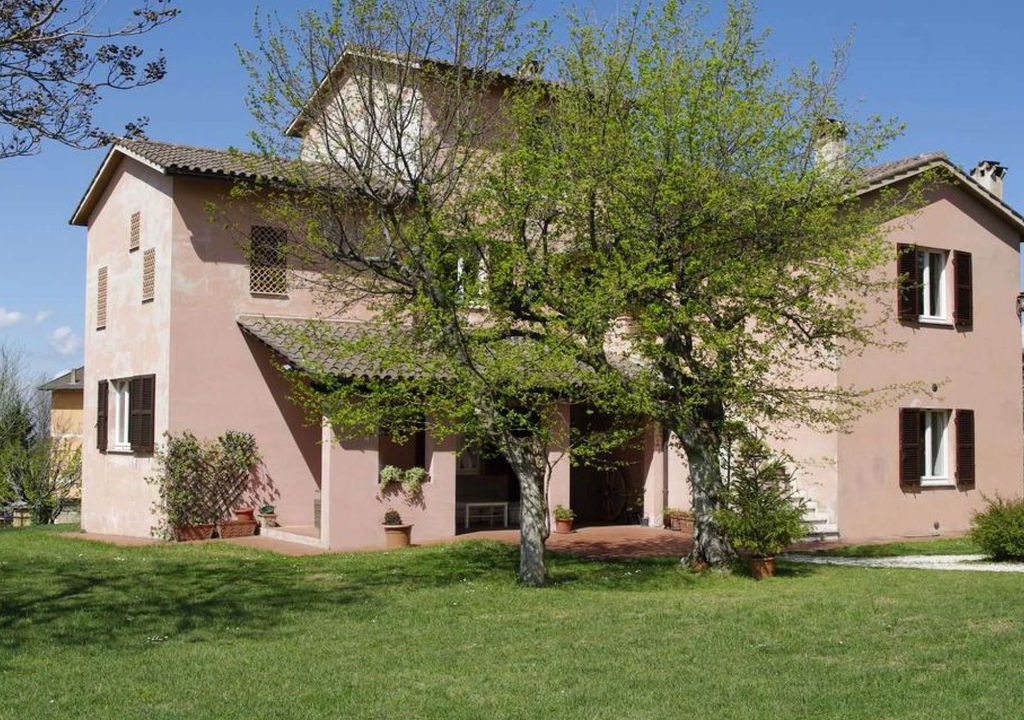 Photo of Buildings in Loro Piceno