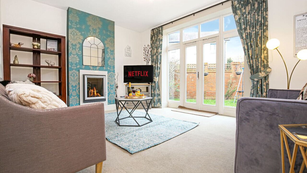 Photo of Livingroom in Newport Pagnell