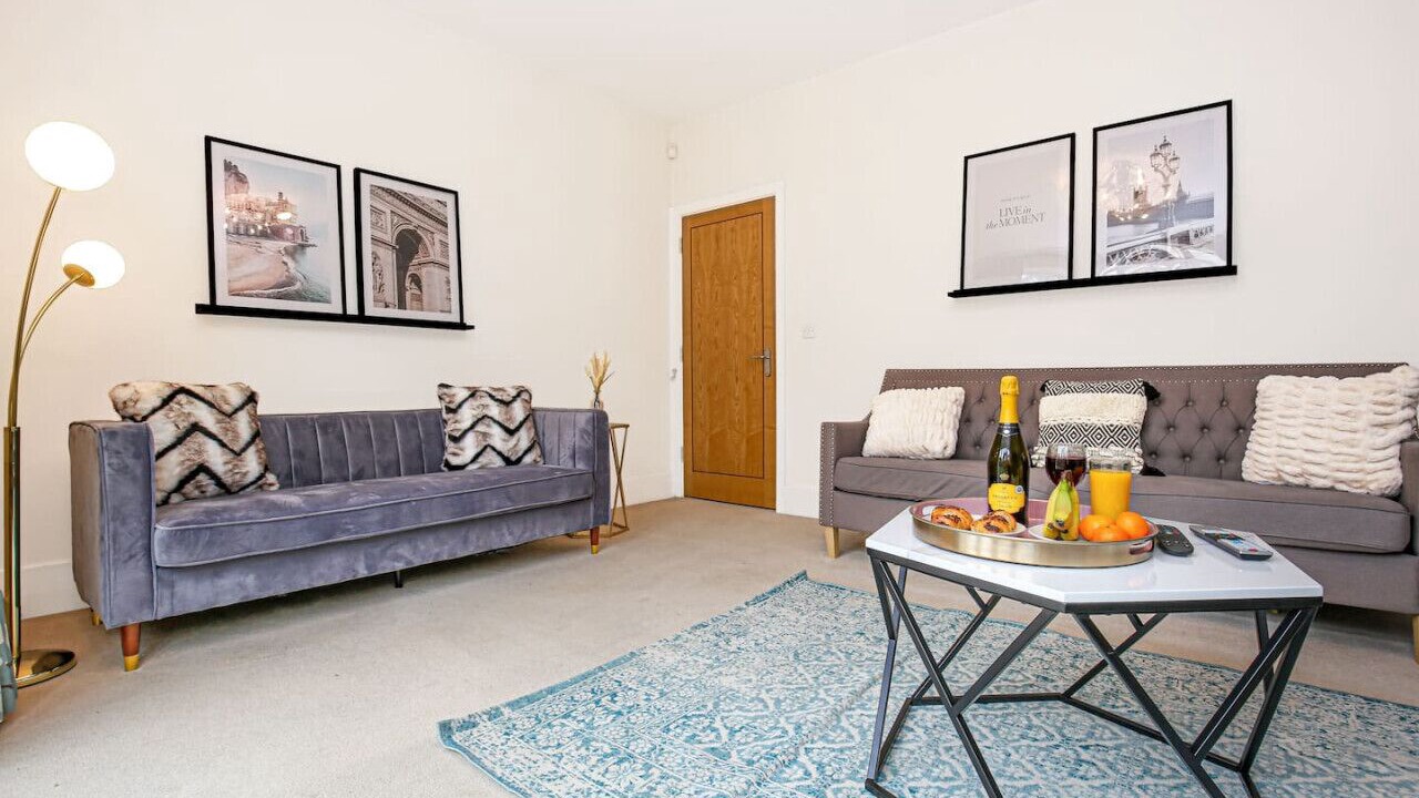 Photo of Livingroom in Newport Pagnell