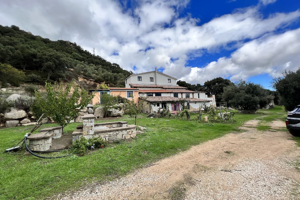 Photo of Outdoor in Arbus