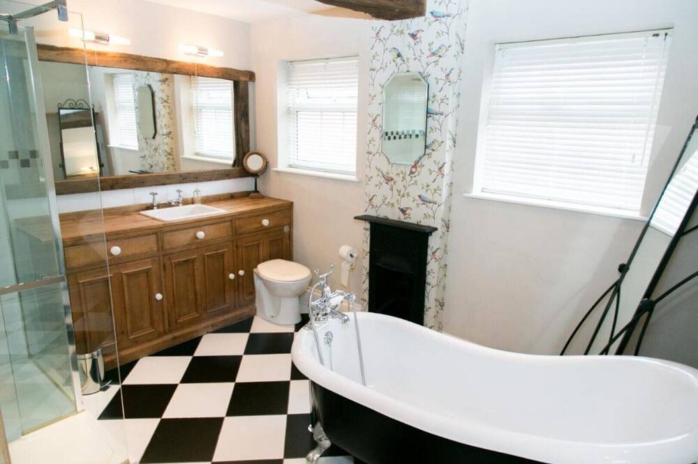 Photo of Bathroom in Daventry