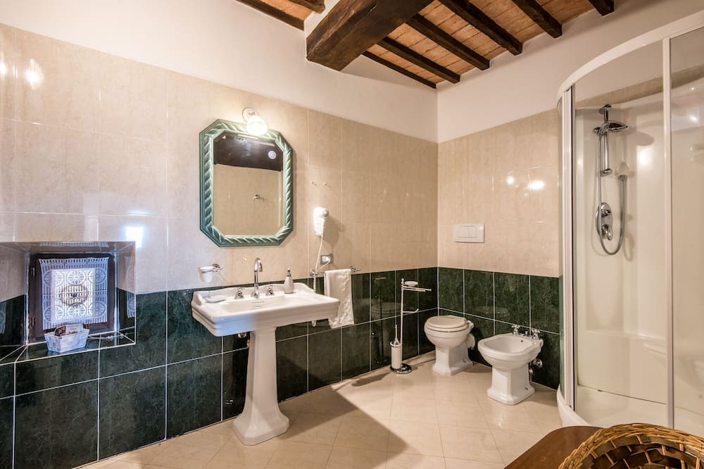 Photo of Bathroom in Montefollonico