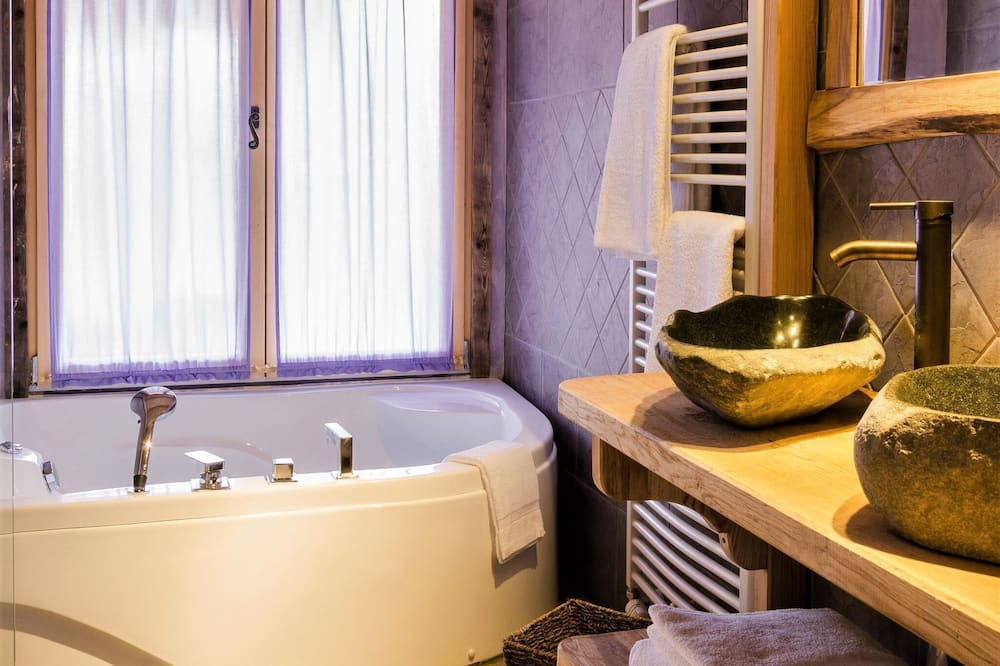Photo of Bathroom in Comeglians