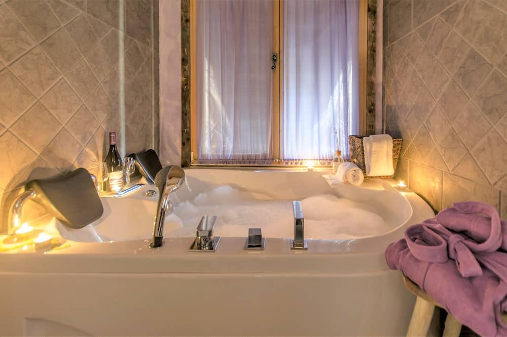 Photo of Bathroom in Comeglians