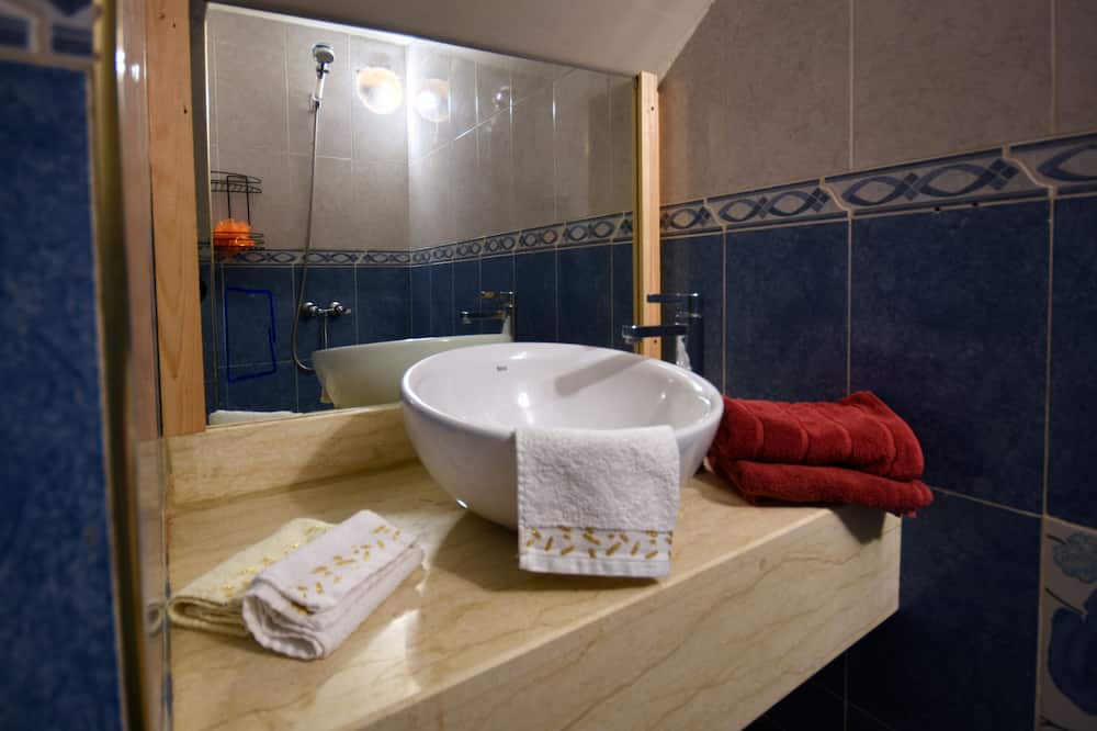 Photo of Bathroom in Cite Charaf