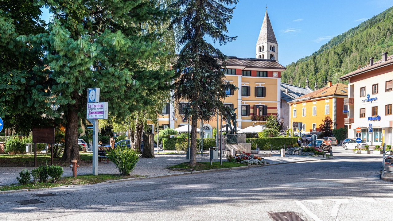 Photo of Outdoor in Male