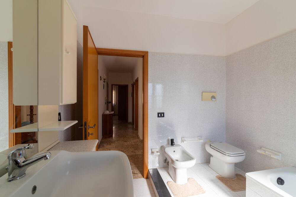 Photo of Bathroom in Calatafimi