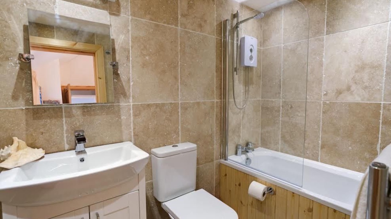 Photo of Bathroom in Llanfaethlu