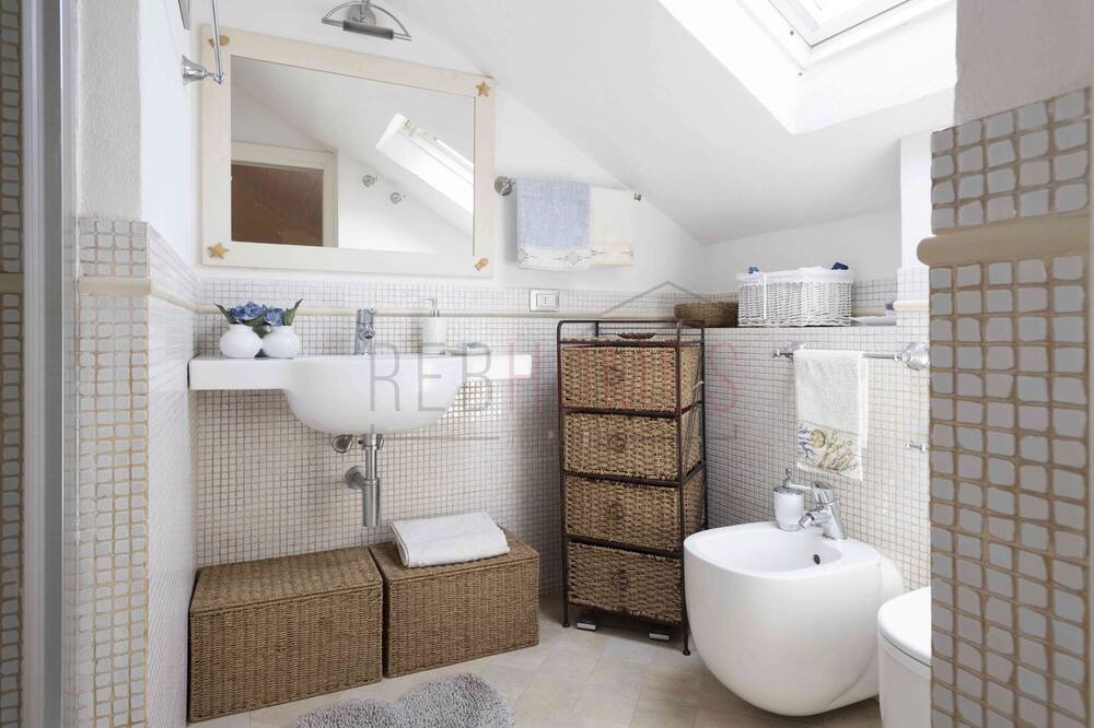 Photo of Bathroom in Golfo di Marinella
