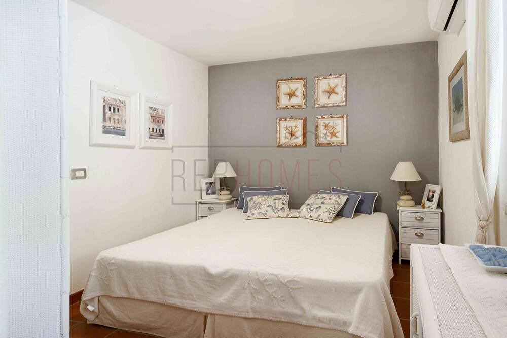 Photo of Bedroom in Golfo di Marinella