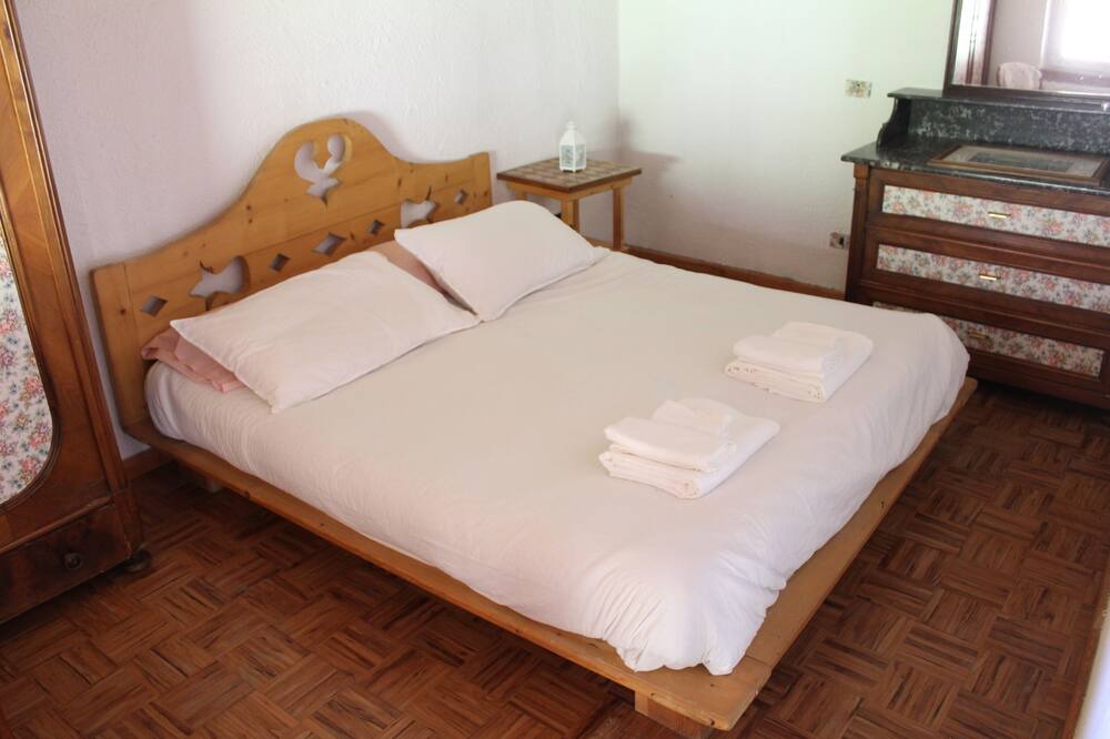 Photo of Bedroom in Commezzadura