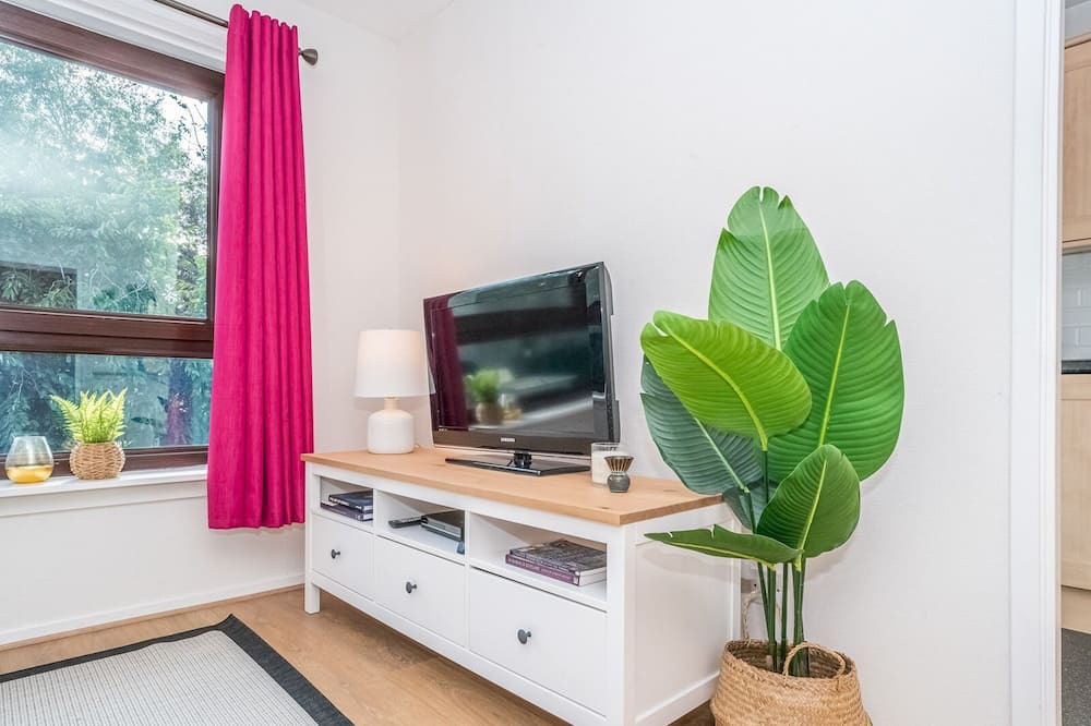 Photo of Bedroom in Juniper Green
