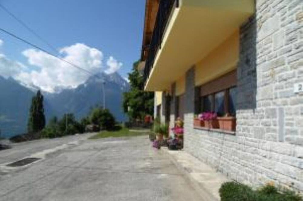 Photo of Outdoor in Quart
