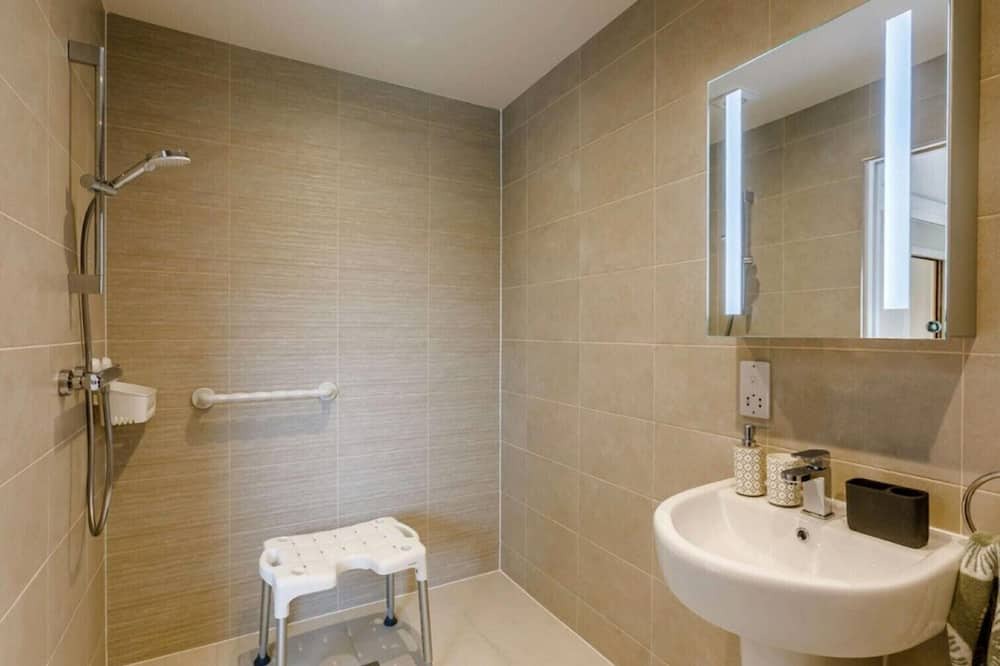 Photo of Bathroom in Moreton Valence