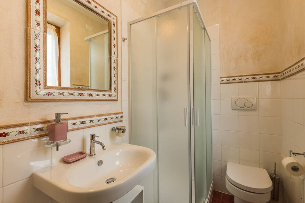 Photo of Bathroom in Mondavio