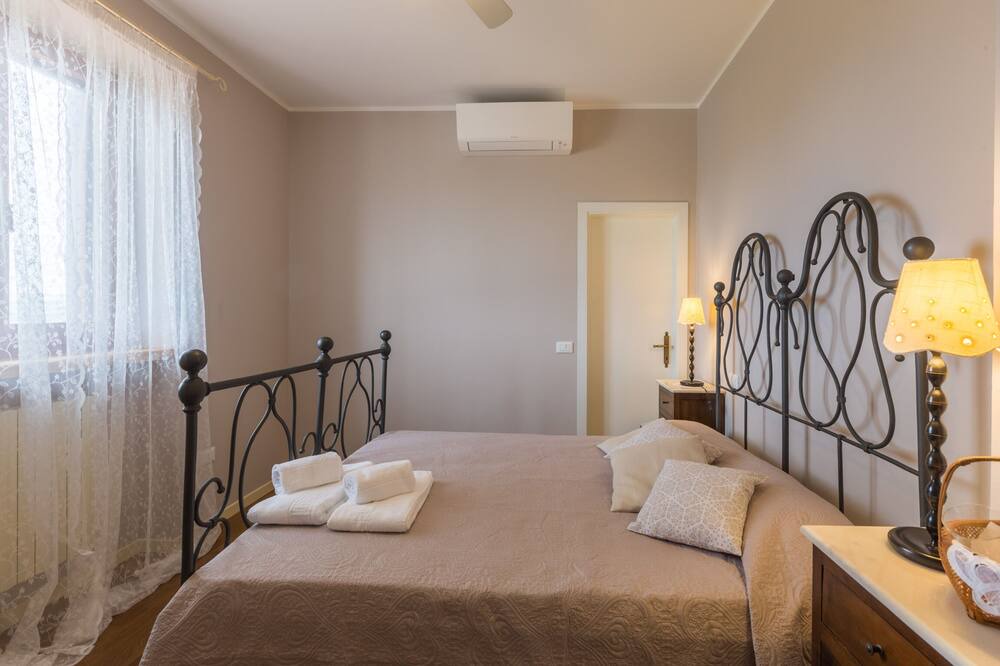 Photo of Bedroom in Mondavio