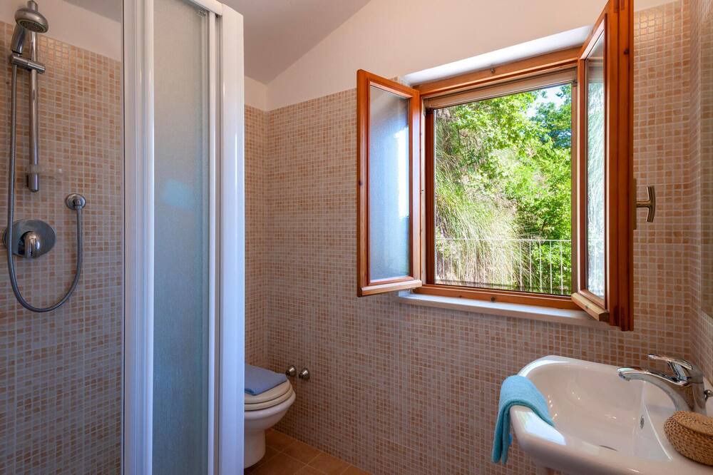 Photo of Bathroom in Venarotta
