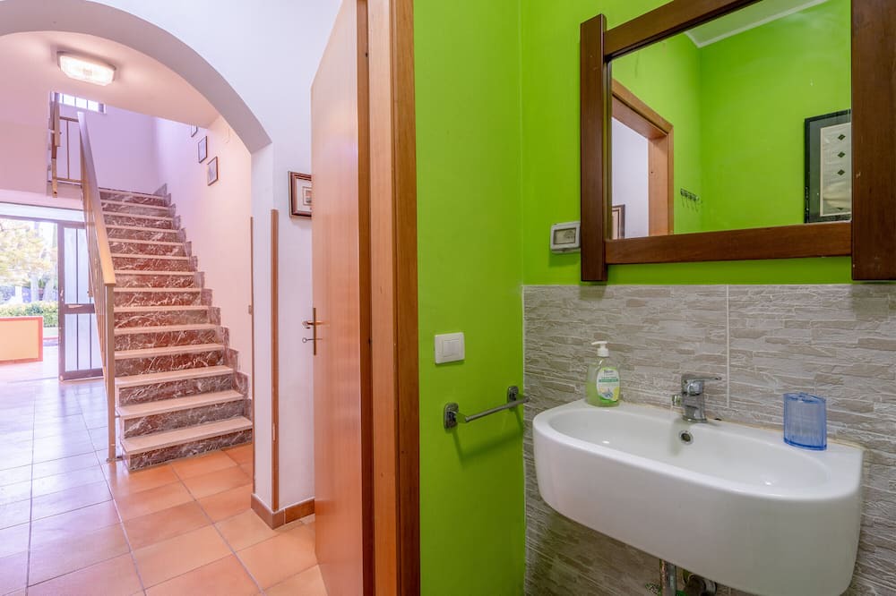 Photo of Bathroom in Arenella