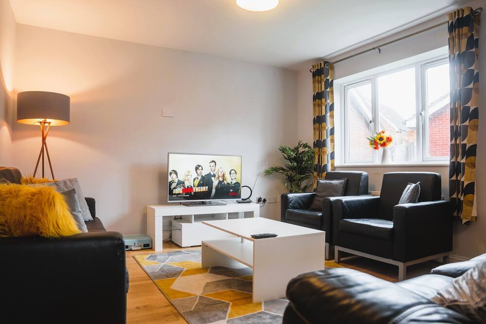 Photo of Livingroom in Newport Pagnell