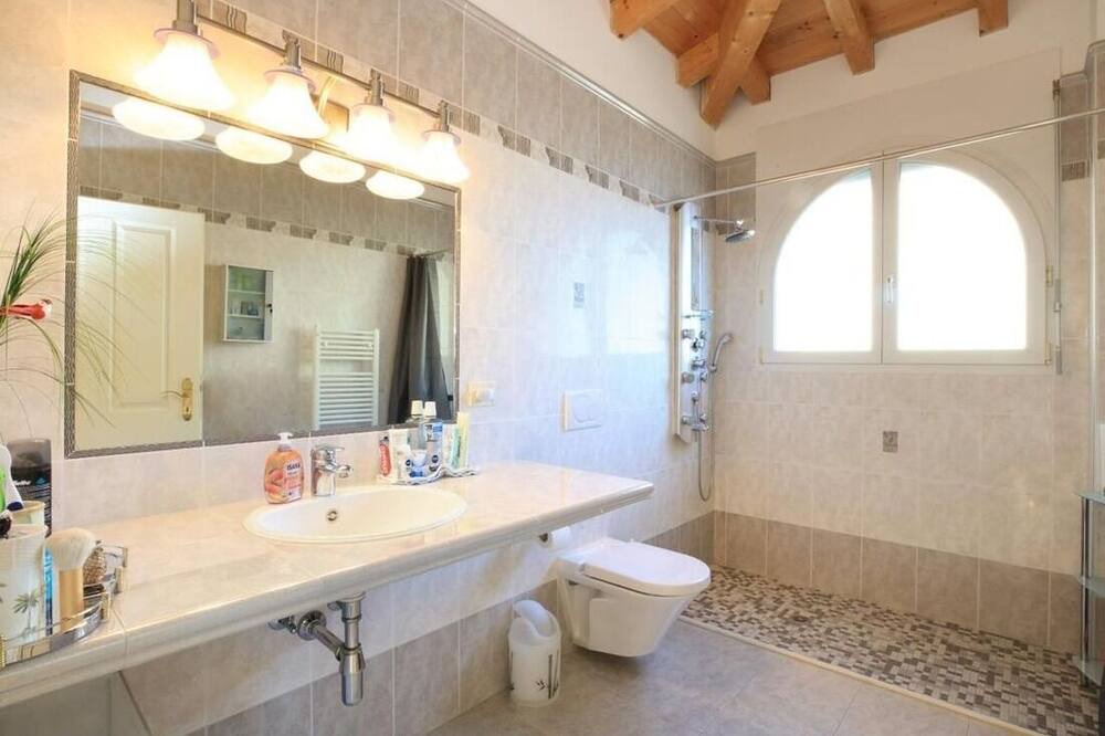 Photo of Bathroom in Brione sopra Minusio
