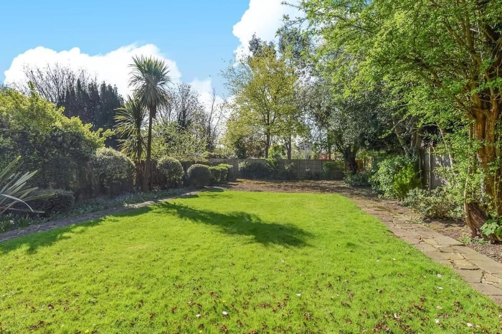 Photo of Outdoor in Ealing Common