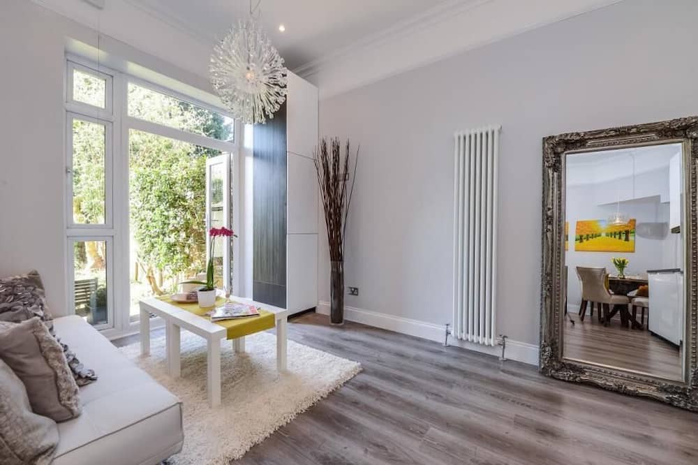 Photo of Livingroom in Ealing Common