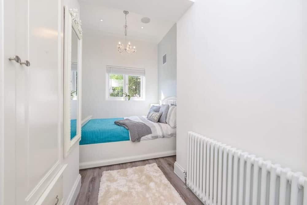 Photo of Bedroom in Ealing Common