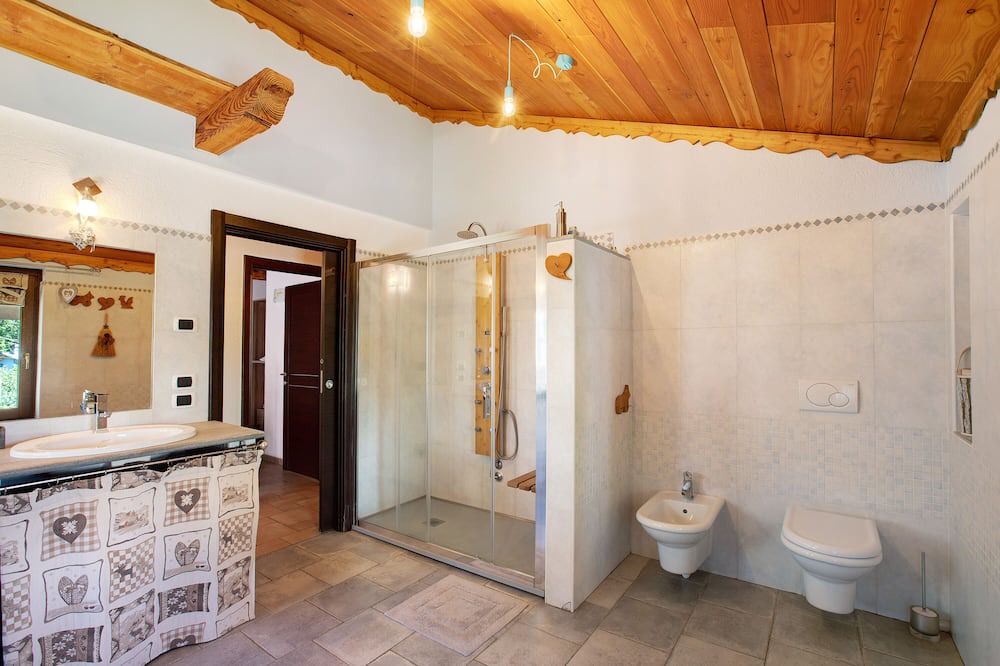 Photo of Bathroom in Chantignan