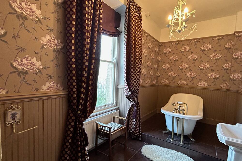 Photo of Bathroom in Annsborough