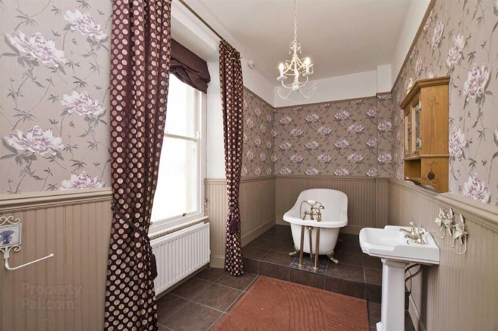 Photo of Bathroom in Annsborough
