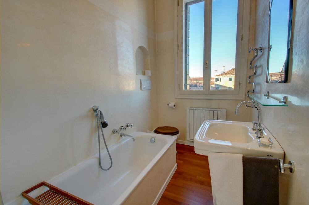 Photo of Bathroom in Dorsoduro