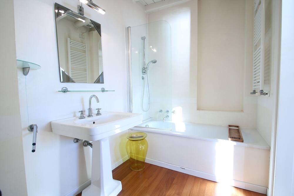 Photo of Bathroom in Dorsoduro