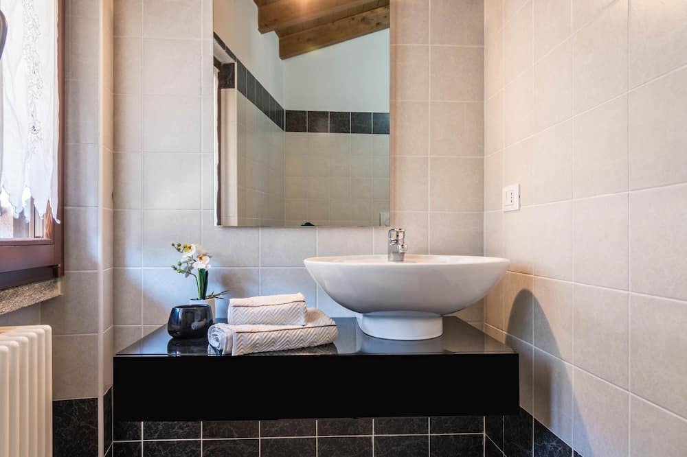 Photo of Bathroom in Laveno