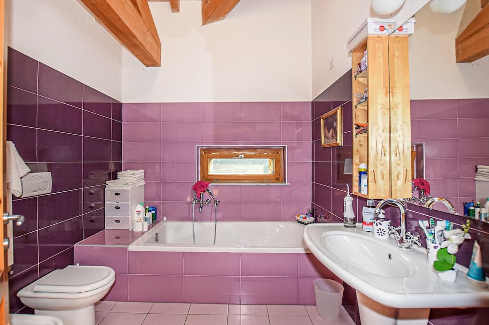 Photo of Bathroom in Castelletto d'Erro