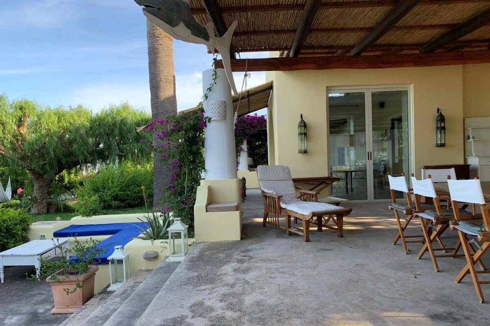 Photo of Patio Balcony in Santa Marina Salina