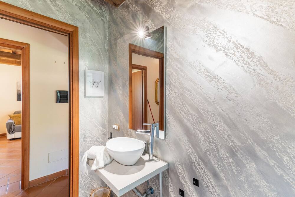 Photo of Bathroom in Giove