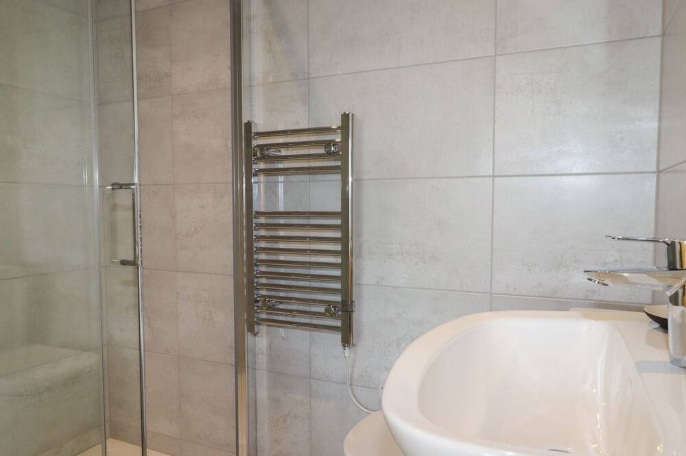 Photo of Bathroom in Crantock